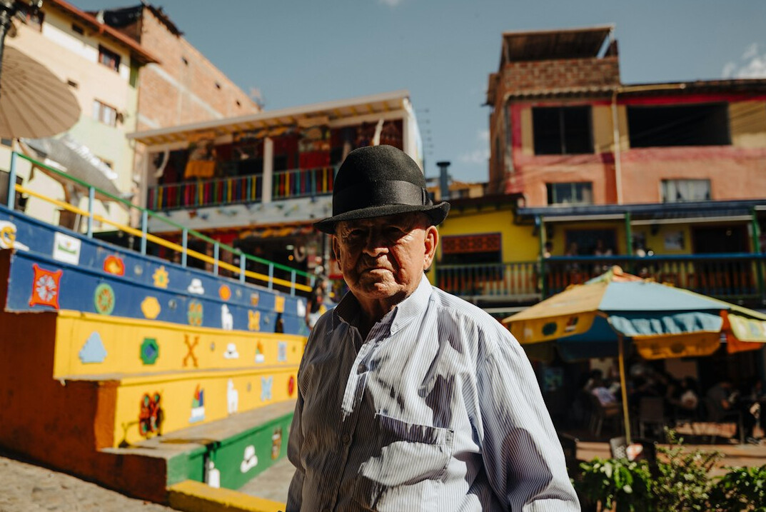 Retrato de un hombre mexicano, gerente de proyectos